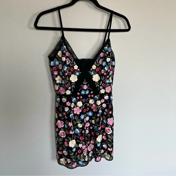NWOT Needle And Thread Flower Foliage Playsuit Sleeveless Romper Black Multi 4 - Picture 2 of 12